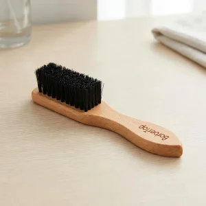 Baardstylingborstel voor mannen met houten handvat