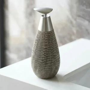 Stijlvolle pompdispenser voor vloeibare zeep in de badkamer