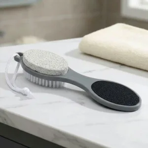 4-in-1 voetvijl, scrubber, eeltverwijderaar en pedicuretool